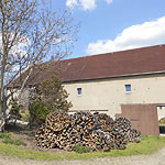 Scheune und Kaminholz